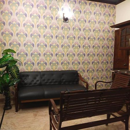Luxury Living Rooms Near Agha Khan, Millennium, Nueplex Karachi Buitenkant foto