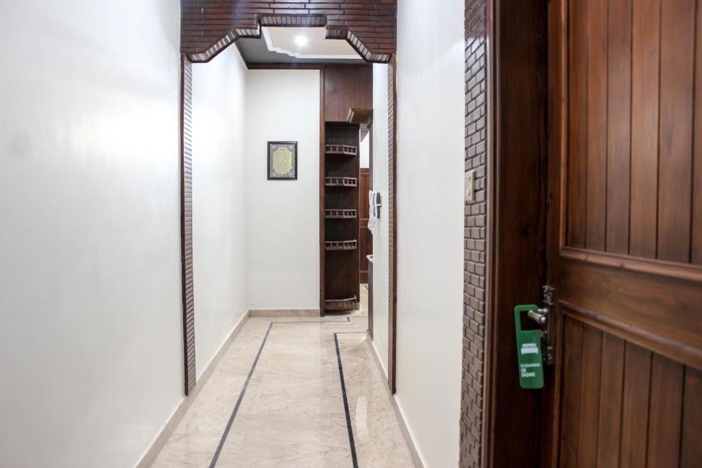Luxury Living Rooms Near Agha Khan, Millennium, Nueplex Karachi Buitenkant foto