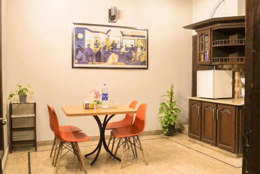 Luxury Living Rooms Near Agha Khan, Millennium, Nueplex Karachi Buitenkant foto