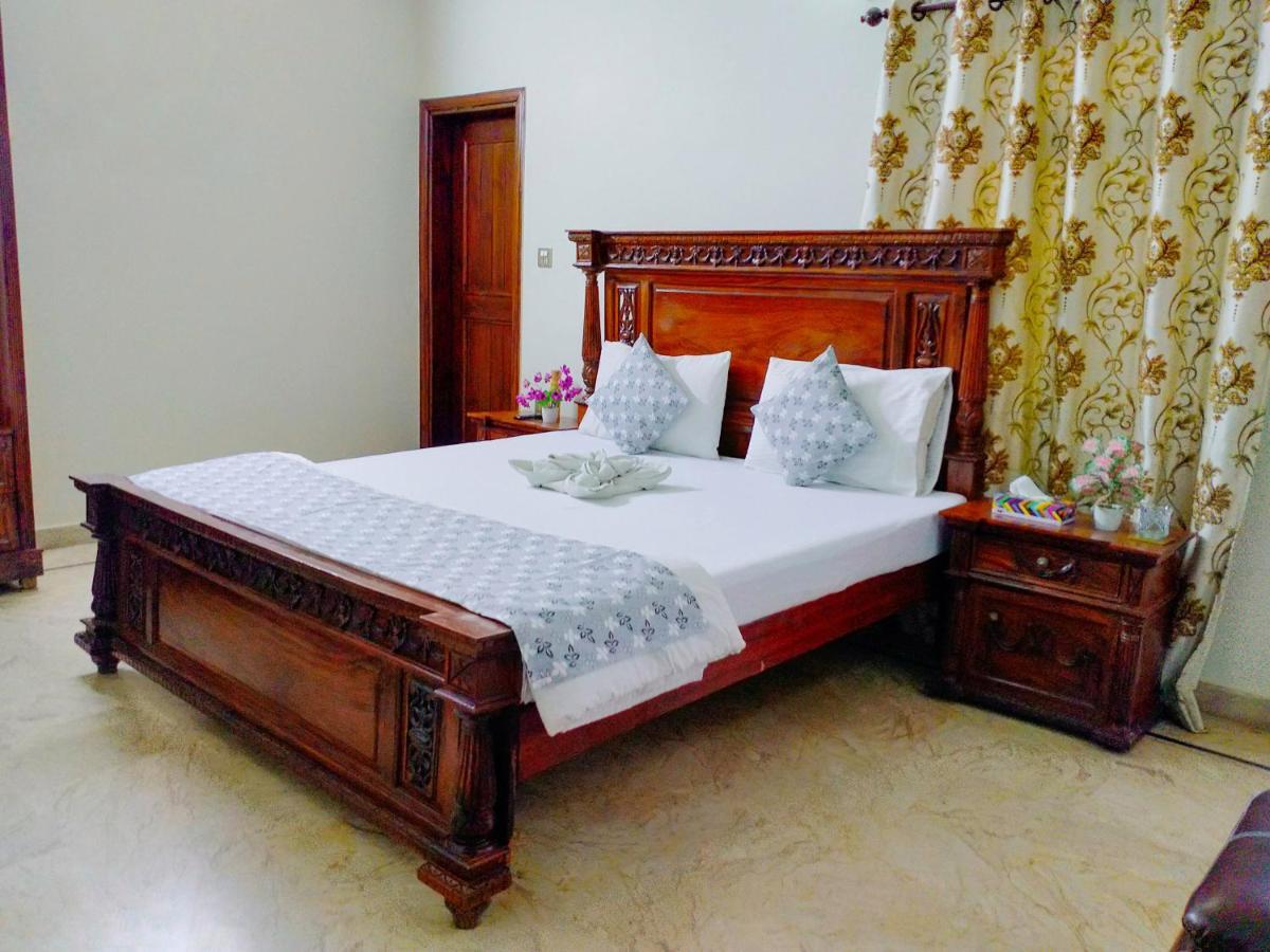 Luxury Living Rooms Near Agha Khan, Millennium, Nueplex Karachi Buitenkant foto