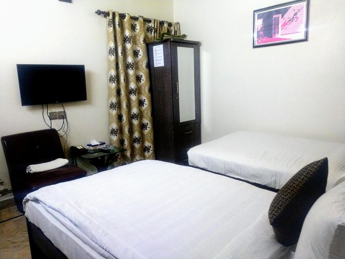 Luxury Living Rooms Near Agha Khan, Millennium, Nueplex Karachi Buitenkant foto