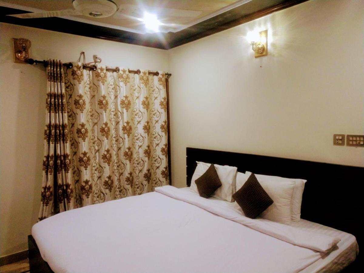 Luxury Living Rooms Near Agha Khan, Millennium, Nueplex Karachi Buitenkant foto