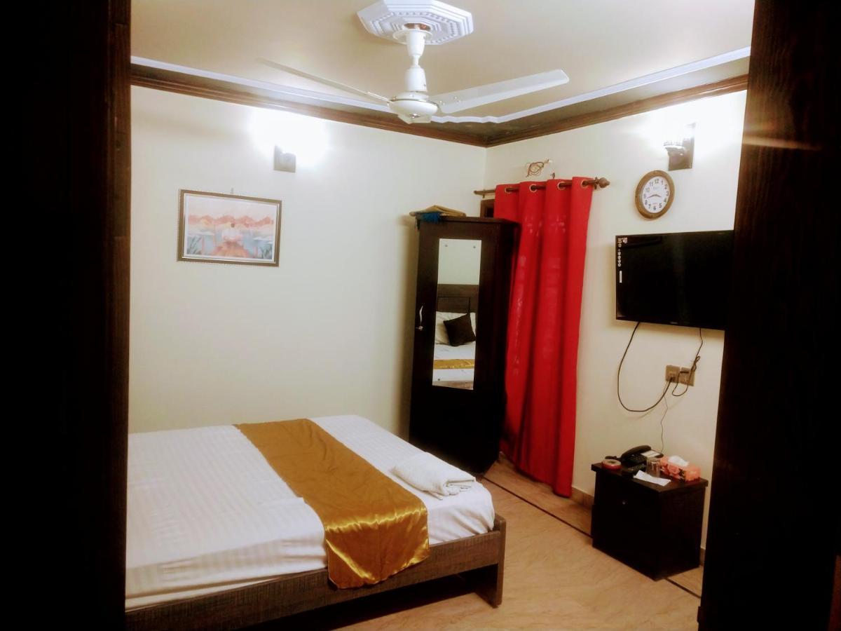 Luxury Living Rooms Near Agha Khan, Millennium, Nueplex Karachi Buitenkant foto
