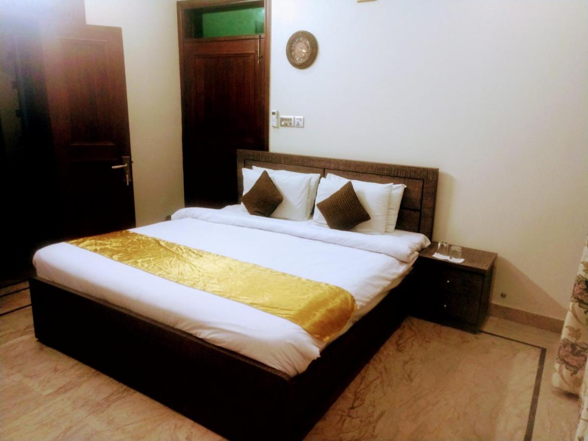 Luxury Living Rooms Near Agha Khan, Millennium, Nueplex Karachi Buitenkant foto