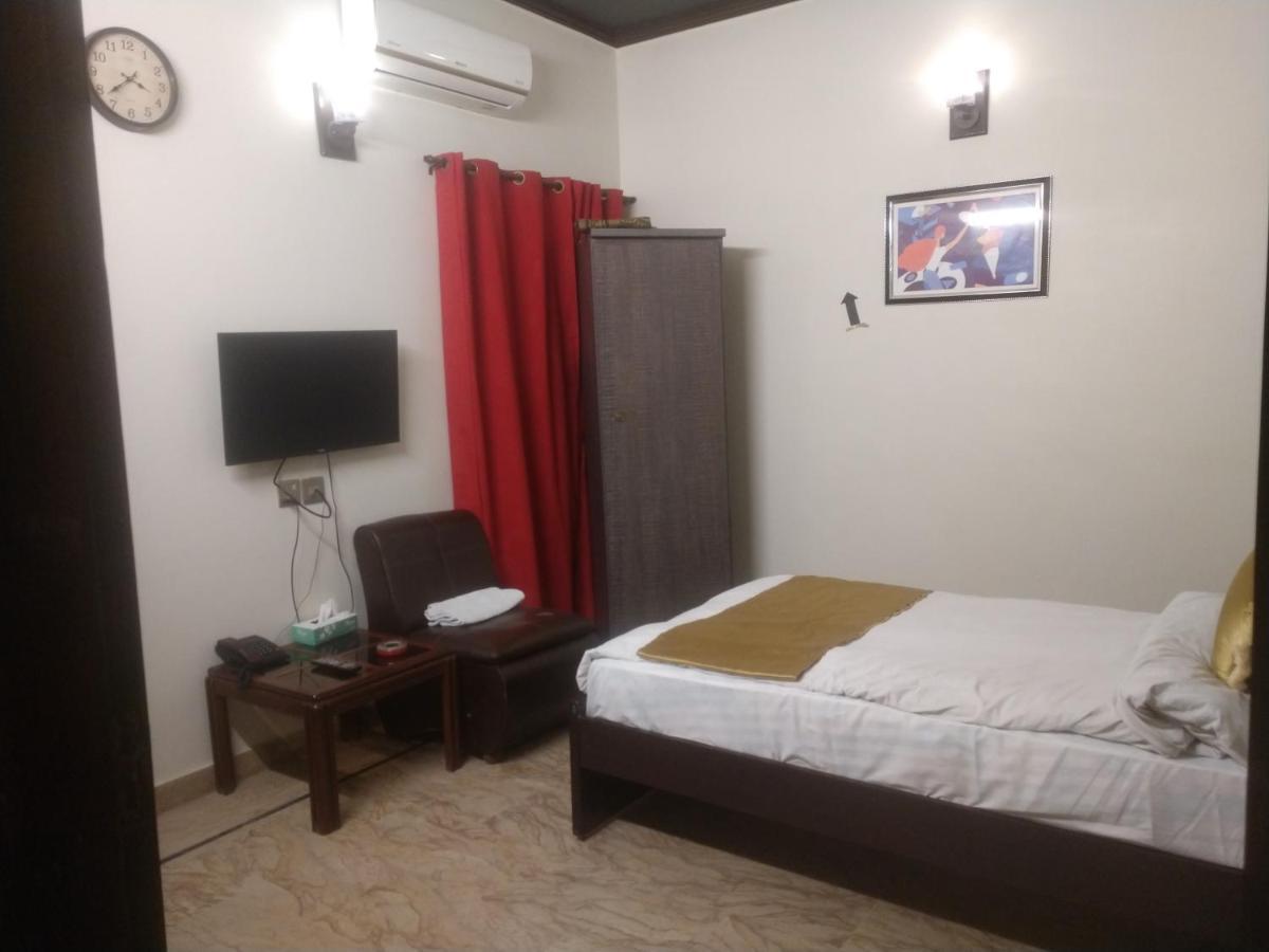 Luxury Living Rooms Near Agha Khan, Millennium, Nueplex Karachi Buitenkant foto