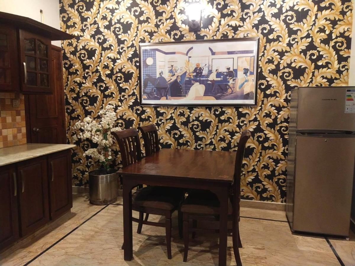Luxury Living Rooms Near Agha Khan, Millennium, Nueplex Karachi Buitenkant foto