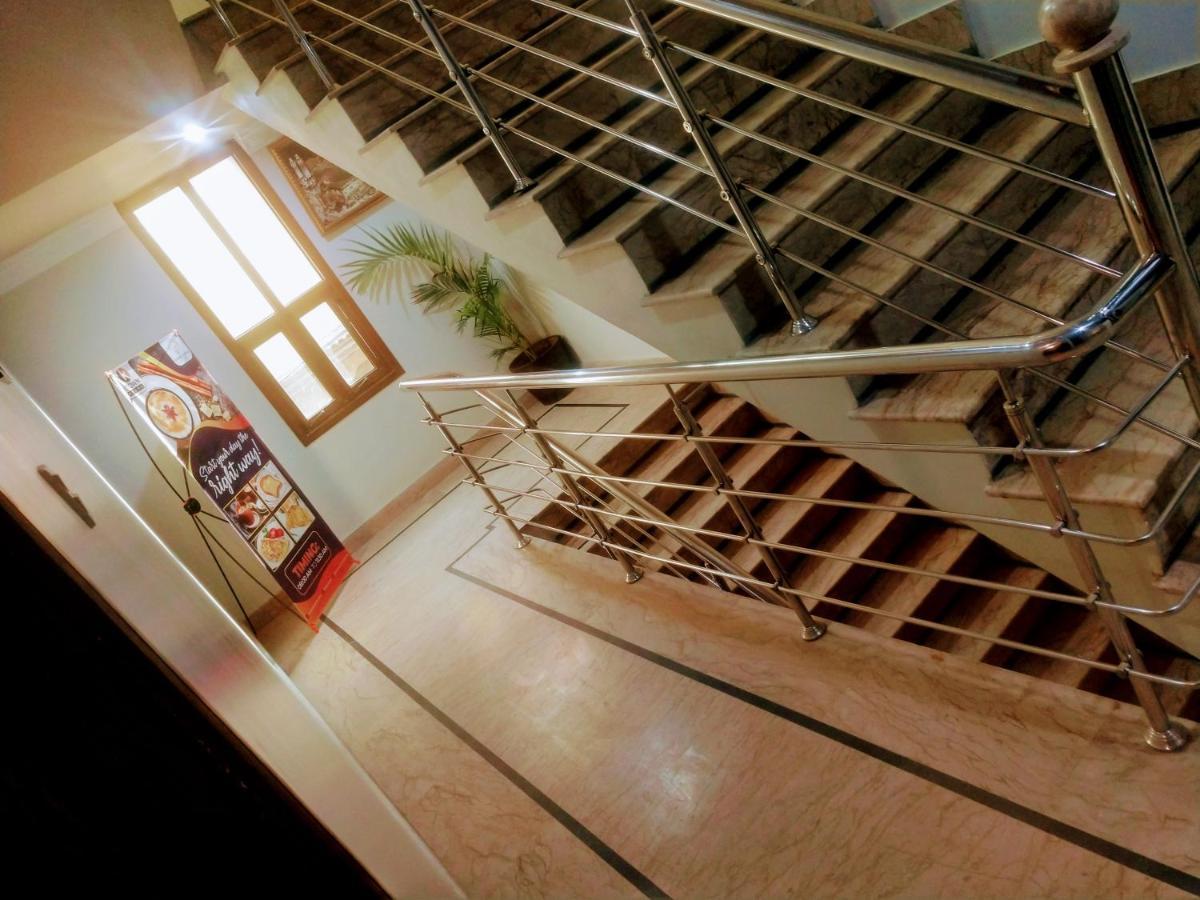 Luxury Living Rooms Near Agha Khan, Millennium, Nueplex Karachi Kamer foto