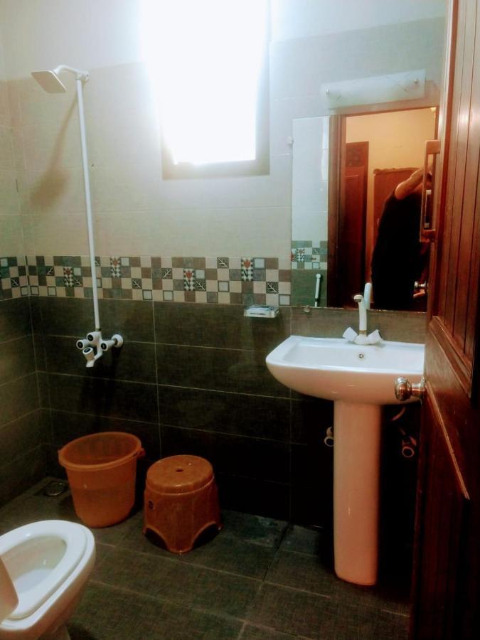 Luxury Living Rooms Near Agha Khan, Millennium, Nueplex Karachi Kamer foto
